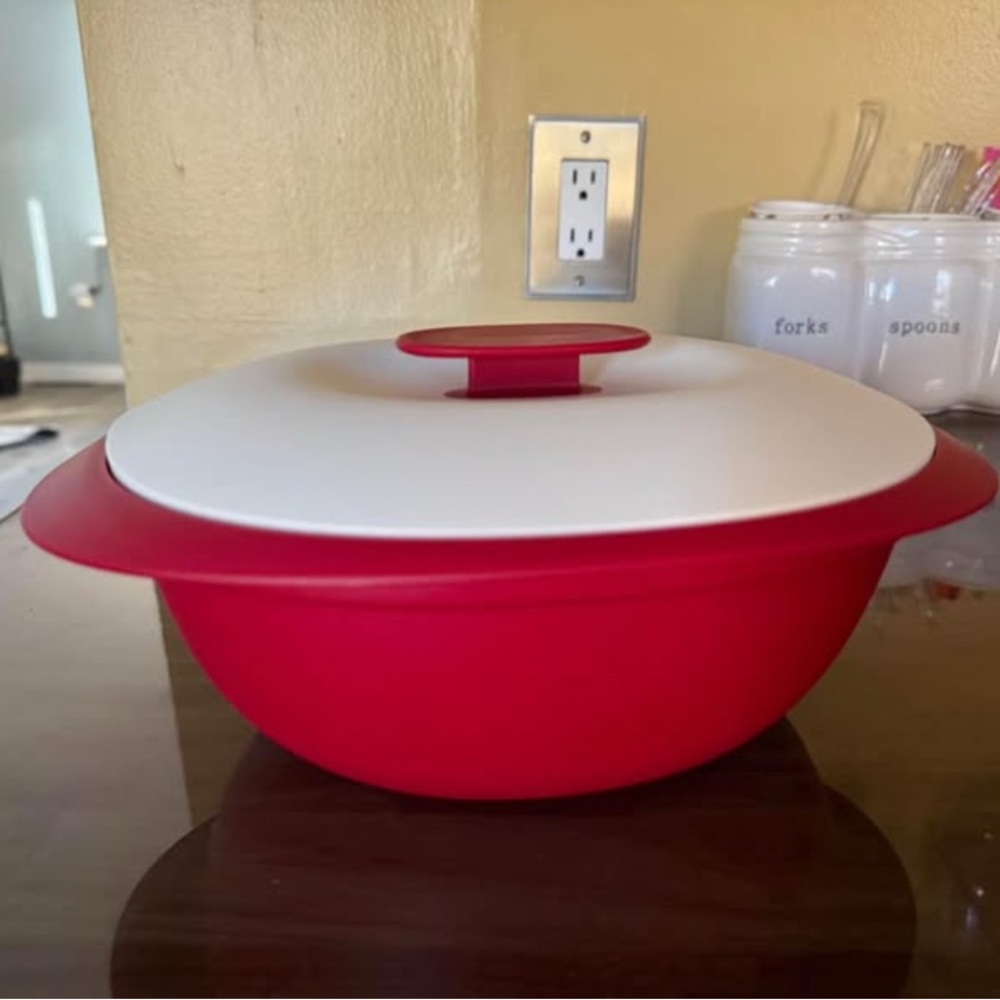 Red and White Kitchen Bowl with Lid
